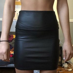 Windsor faux leather black skirt !